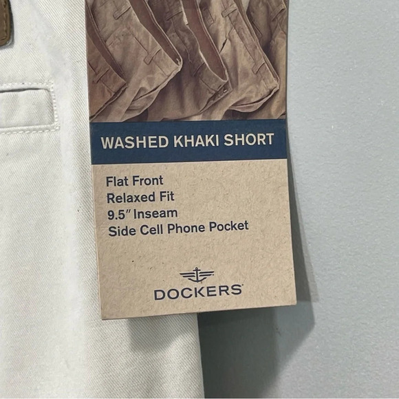 NWT Dockers Flat Front Relax Fit  Kaki Shorts - Picture 10 of 11
